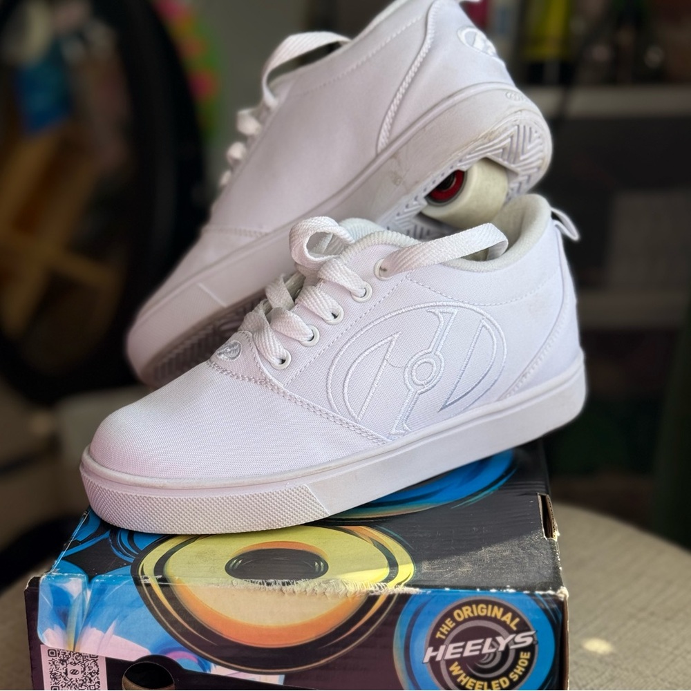 Heely’s All White Canvas Shoe Size Youth 3 *GREAT CONDITION*